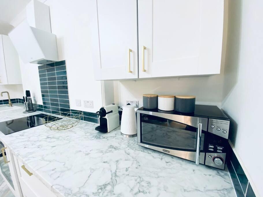 Apartment New 2 Bed, With Parking *